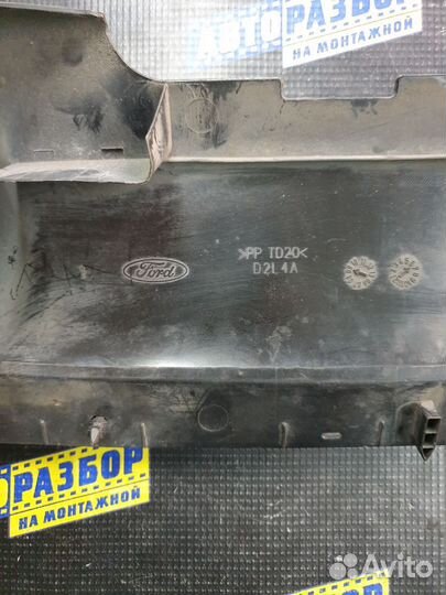 Кожух замка капота Ford Focus 2