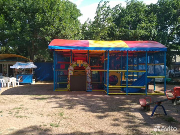 Детский аттракцион, лабиринт