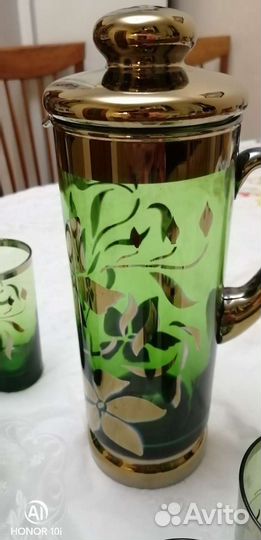 Кувшин со стаканами