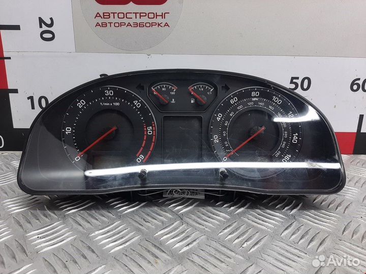 Щиток приборов (приборная панель) Skoda Superb