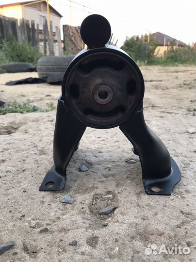 Подушка двигателя Mitsubishi Lancer