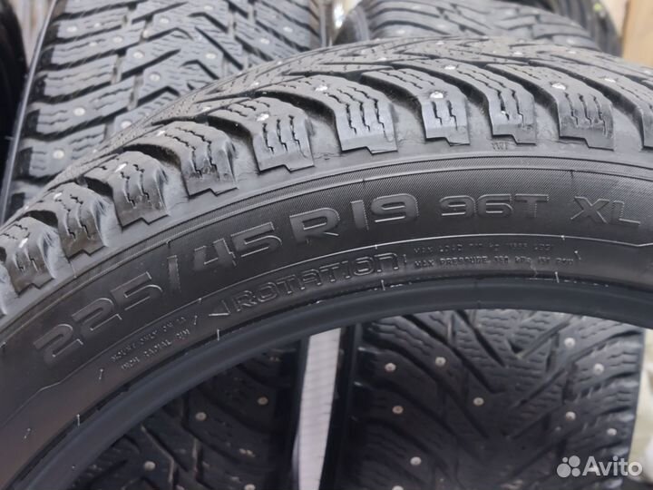 Nokian Tyres Hakkapeliitta 8 225/45 R19 96T