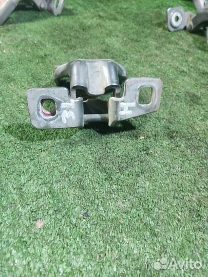 Петля двери задняя левая Jeep Grand Cherokee WJ