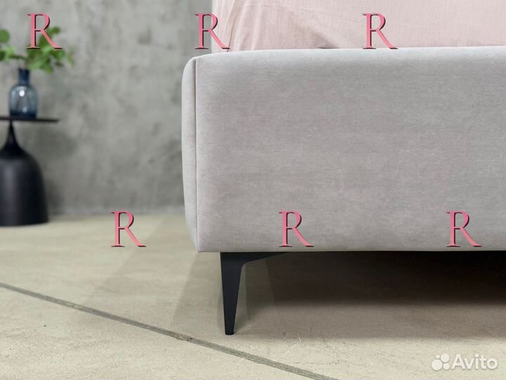 Кровать двуспальная мягкая