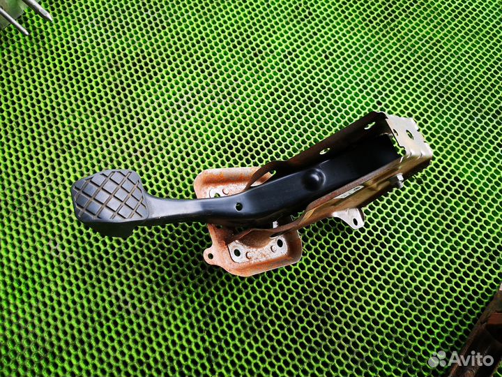 Педаль тормоза на Шкода Октавия А5 04-13 1,6л мкп