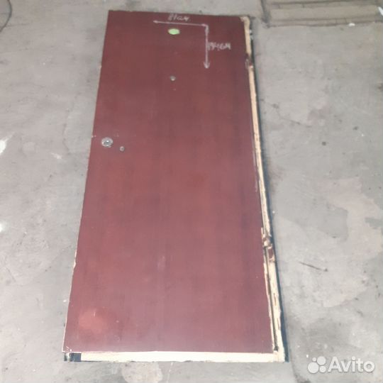 Металлическая дверь