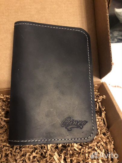 Кожаная обложка для паспорта в упаковке