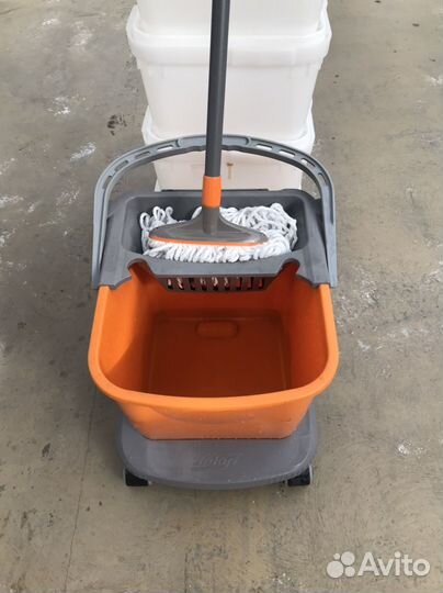 Ведро с отжимом на колесах