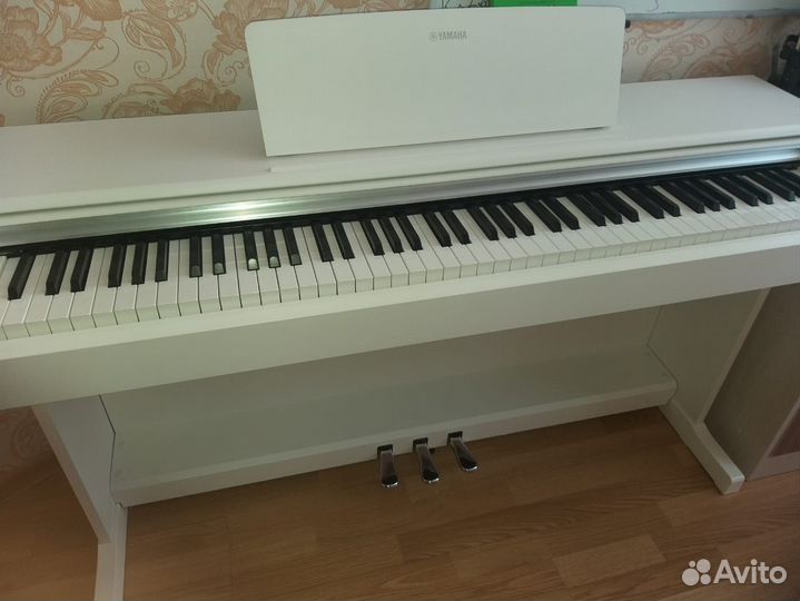 Продаётся электронное пианино Yamaha Arius YDP 144