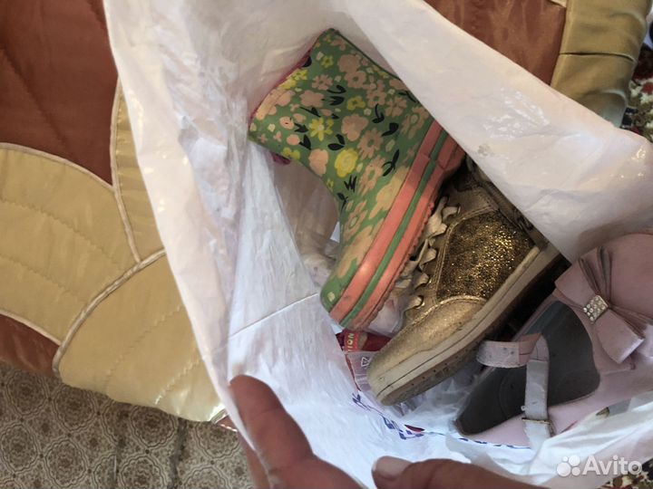 Пакеты вещей и обуви для девочки