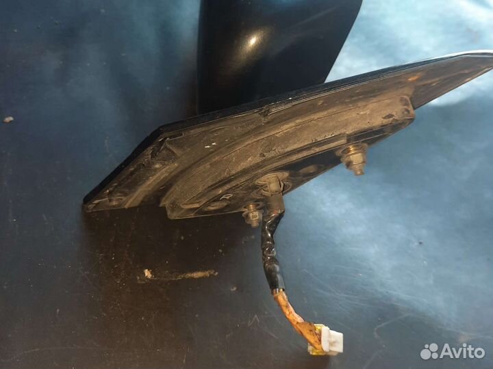 Зеркало правое Mitsubishi cedia