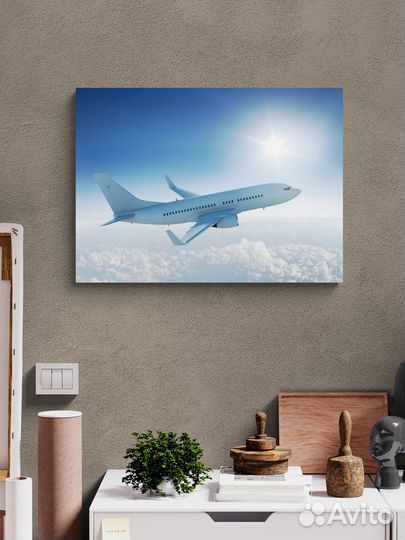 Картина с пассажирским самолетом в небе