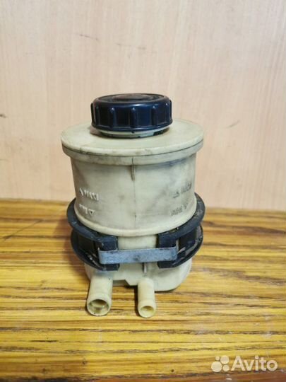 Бачок гидроусилителя передний Renault Megane 1