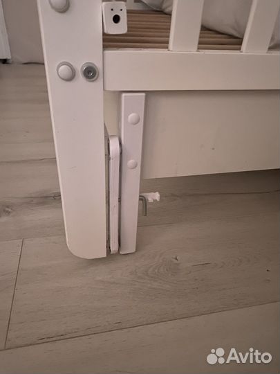 Детская кровать для новорожденных с маятником