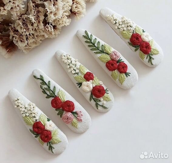 Заколка для волос с вышивкой