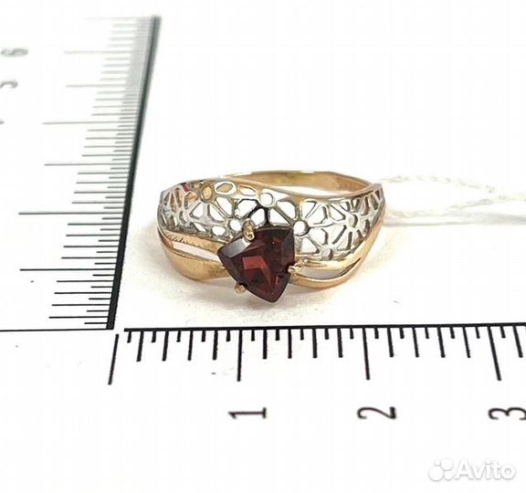 Золотое кольцо с камнем 17р