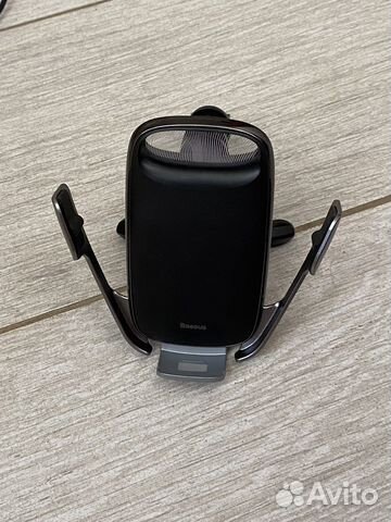 Беспроводная зарядка для телефона в автомобиль