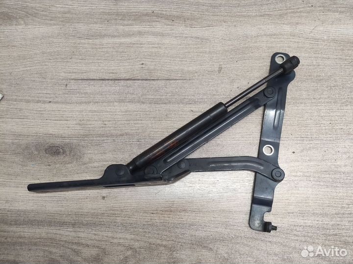 Петля крышки багажника правая Hyundai Sonata NF