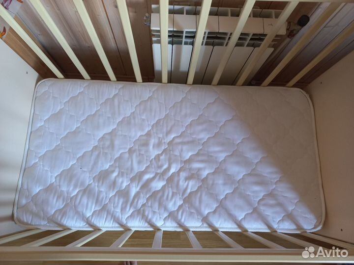 Кроватка с маятником