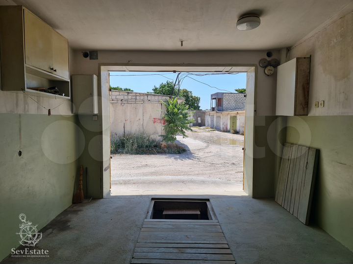 Гараж, > 30 м²