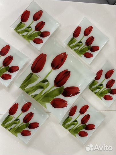 Стеклянное блюдо и тарелки для десерта