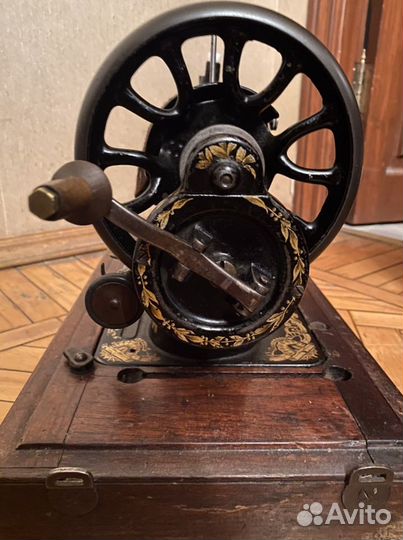 Швейная машинка Зингер