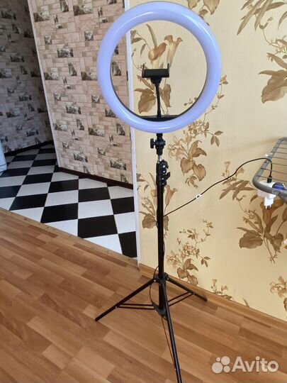 Штатив для телефона с лампой