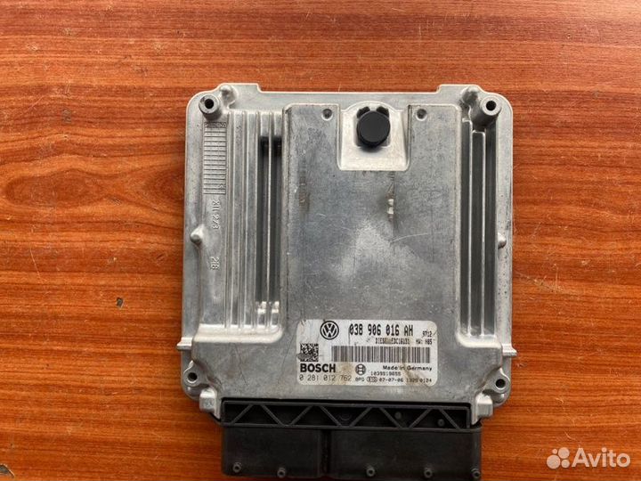 Блок управления двс Vw Transporter T5 BRR 2008