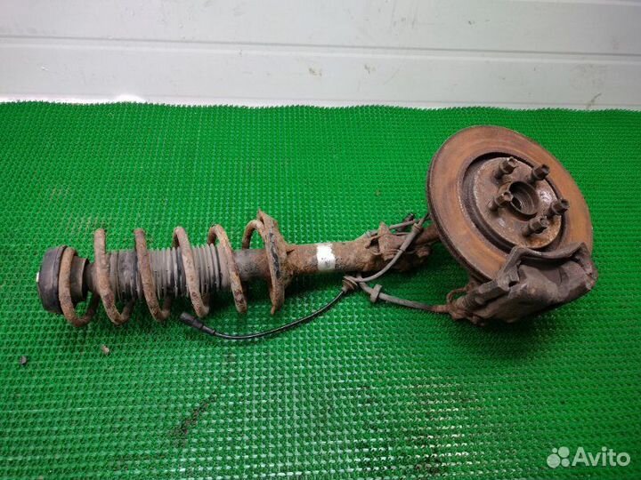 Кулак поворотный передний левый Volkswagen Passat