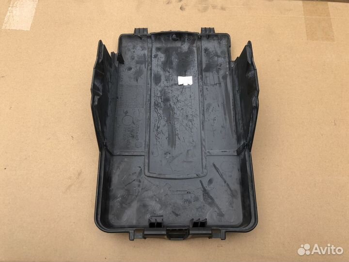 Крышка аккумулятора Volkswagen Tiguan 11-17