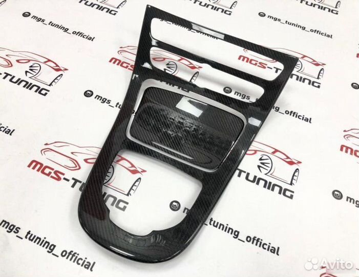Карбоновая вставка в консоль Mercedes W213