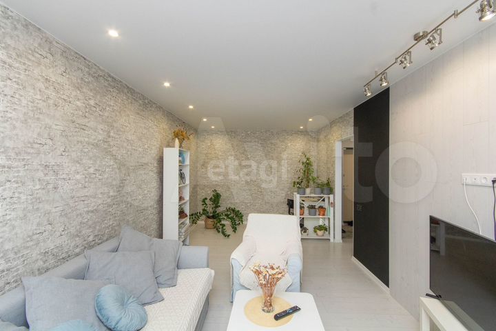 2-к. квартира, 61 м², 13/17 эт.