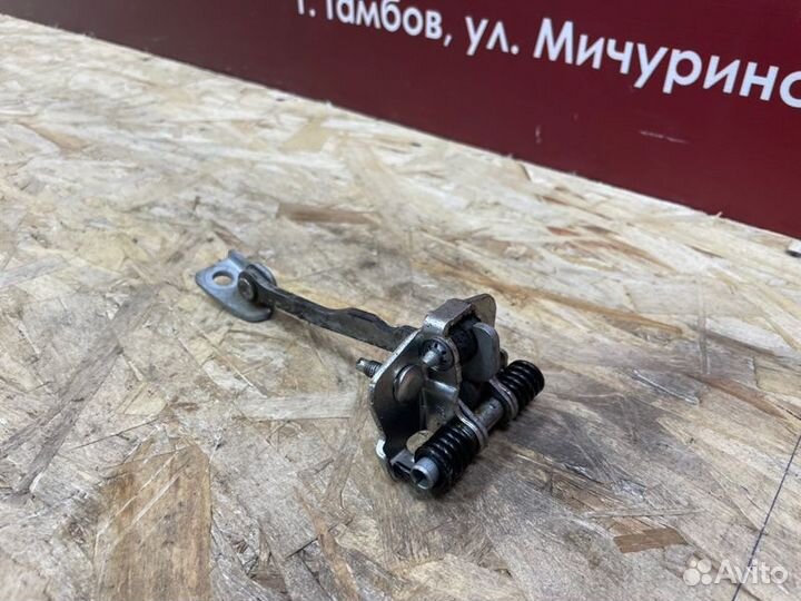 Ограничитель двери LADA X-Ray