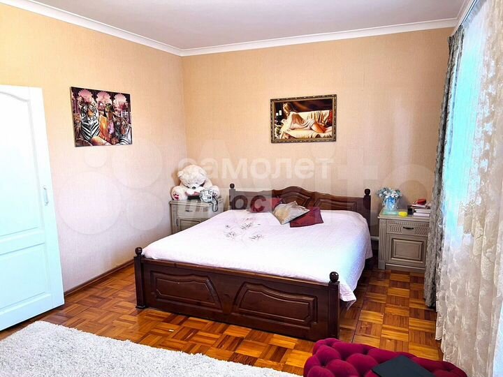 Дом 379,2 м² на участке 7,2 сот.