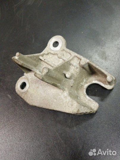 Кронштейн крепления троса кпп Renault Megane 2