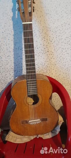 Старая мастеровая гитара