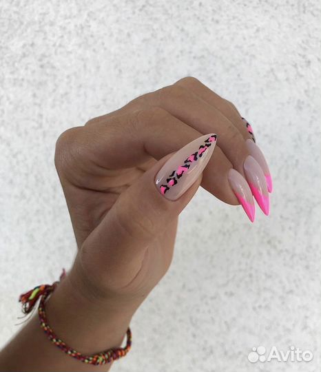 Модель на наращивание ногтей