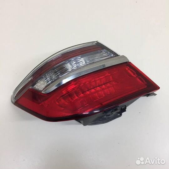 Фонарь задний наружный левый Toyota Camry