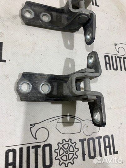 Петли двери передние правые Mitsubishi Lancer 10