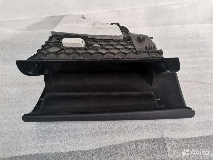 Бардачек BMW F30 (Идеальное состояние)