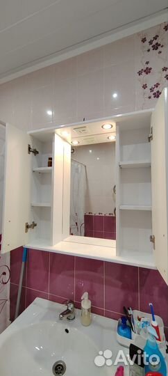 Шкаф навесной в ванную с зеркалом