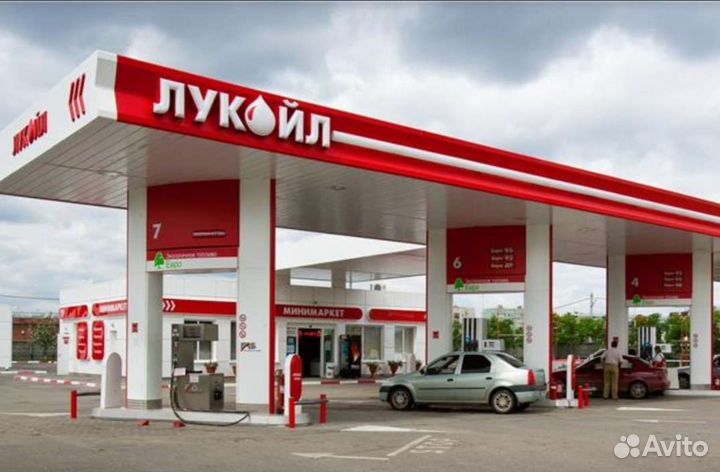 Заправщик на АЗС