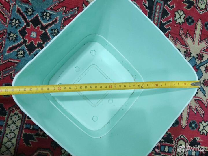 Большой цветочный горшок