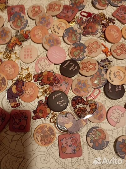 Значки, брелки