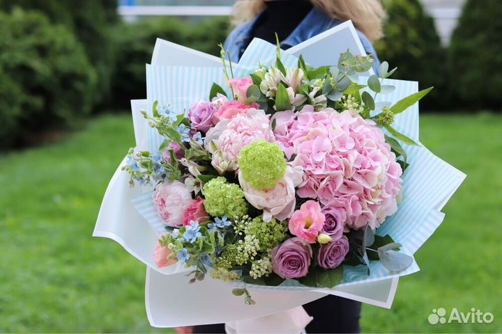 Гортензии. Розы. Гвоздики. Букеты и композиции