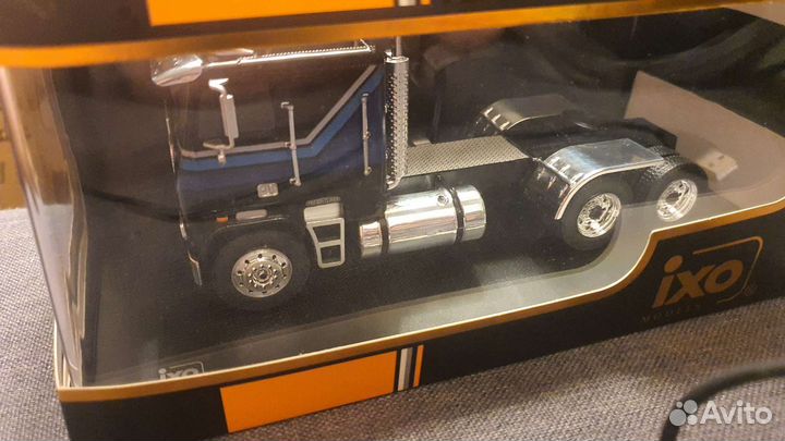 Колекционнный модель Freightliner FLA 1.43