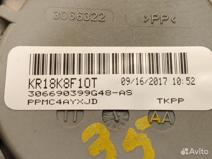 Ремень безопасности задний Audi S8 Plus D4 ddta