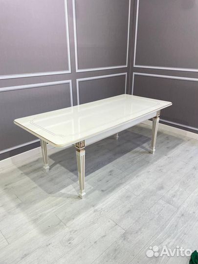 Столы и стулья