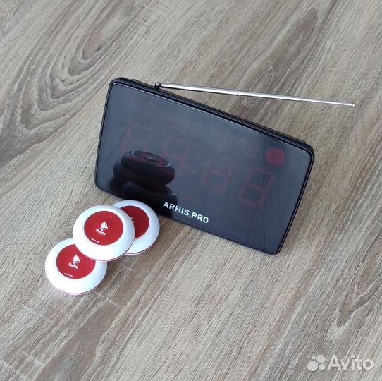 Кнпока вызова официанта и табло отображения вызова