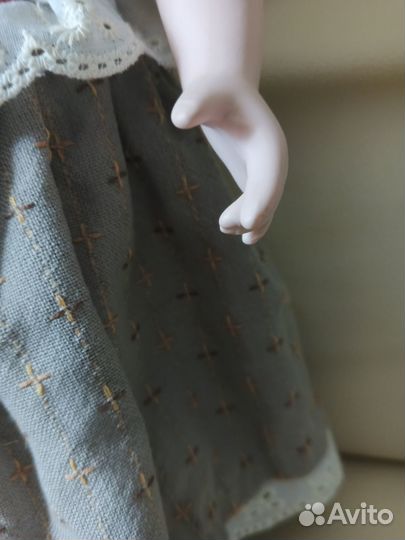 Кукла фарфоровая в национальном костюме Германия